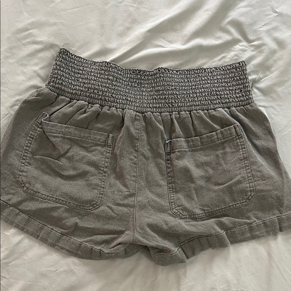 Green maternity shorts - Picture 3 of 3